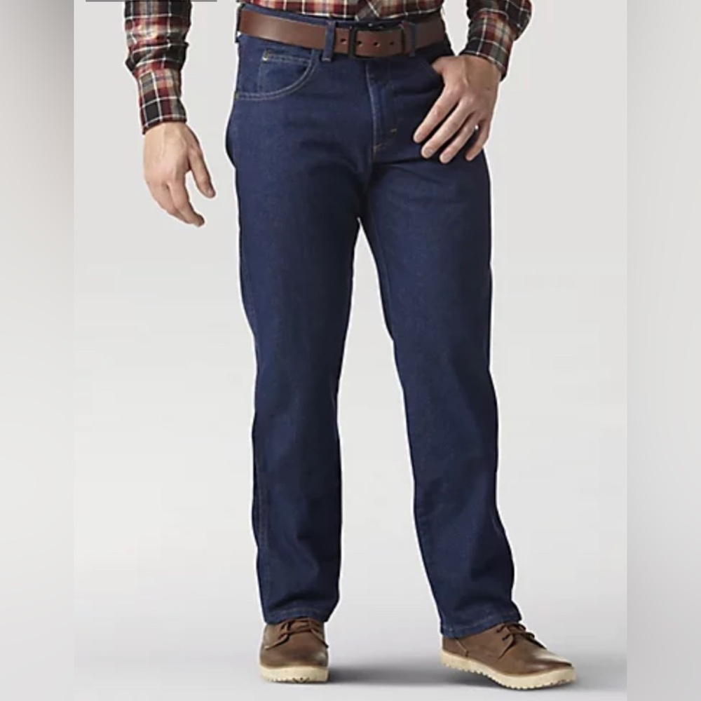 NWT - Wrangler Relaxed Fit Men’s Jeans 42x32